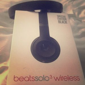 Beats solo 3 wireless headphones